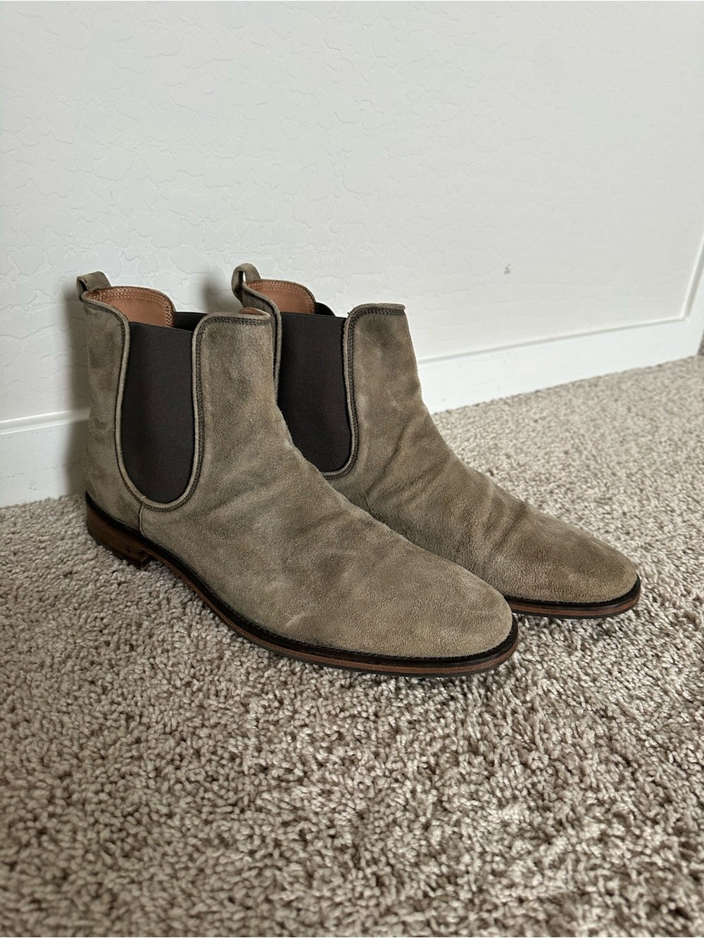 John Varvatos Men’s Suede Fleetwood Chelsea Boots in Taupe